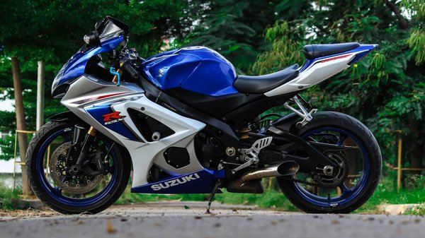 Comment réparer une fuite de liquide de frein sur une Suzuki GSX-R750 ?