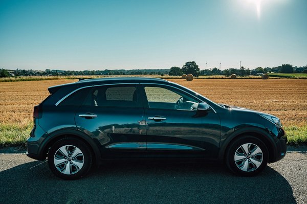 Comment les systèmes de gestion de la charge des batteries améliorent-ils l'efficacité des voitures hybrides?